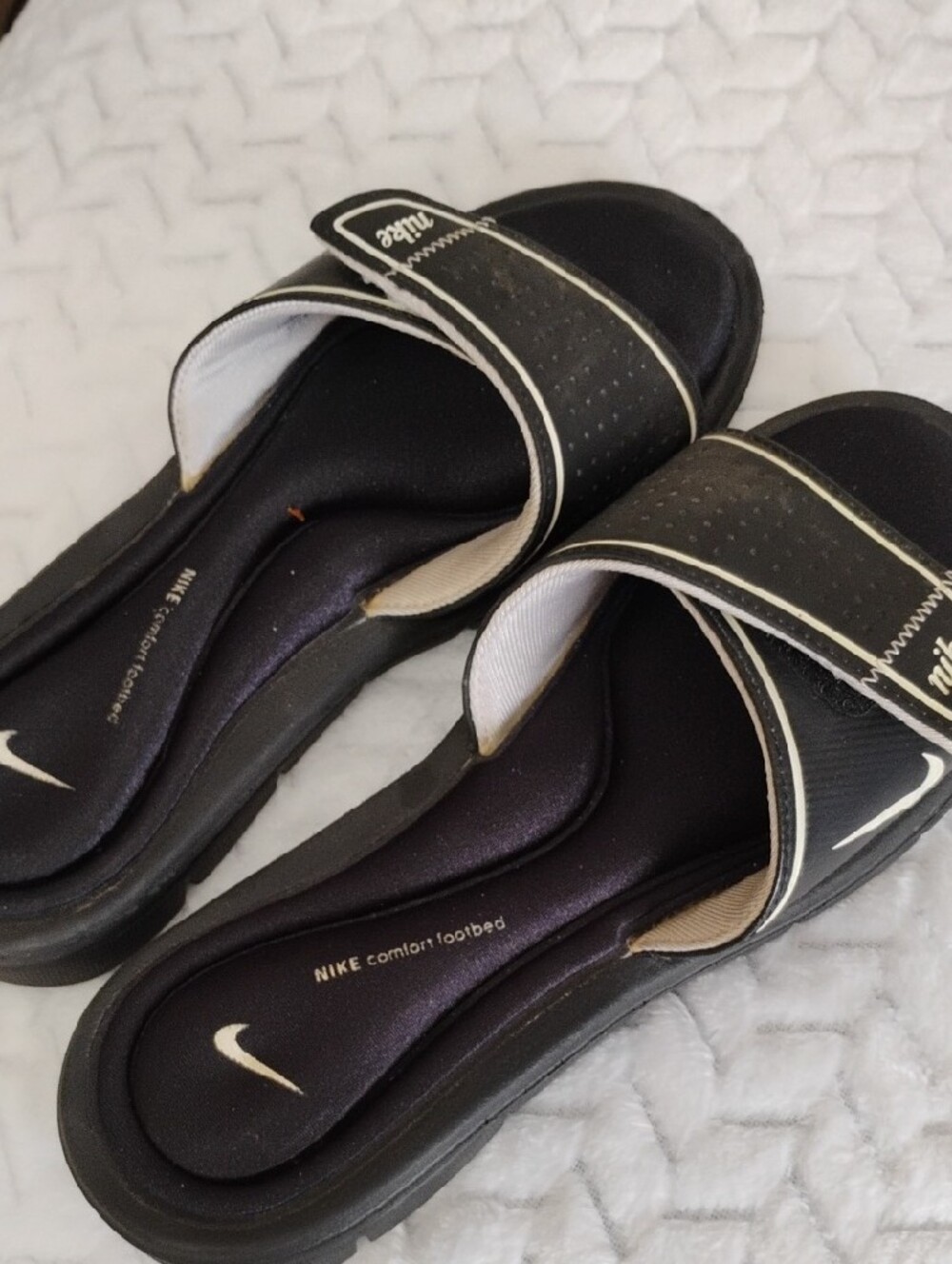 Nike Women's Black Slide Sandals with White Trim - Picture 3 of 5